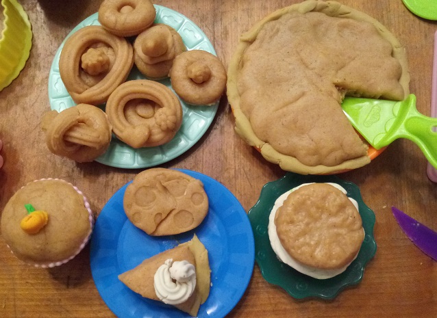 How to Make Pumpkin Pie Play Dough Pic